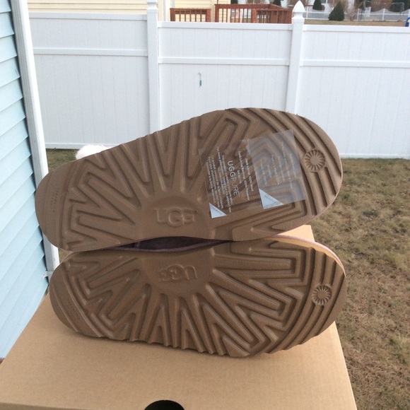 UGG IRINA STAR CHARM - Picture 5 of 8